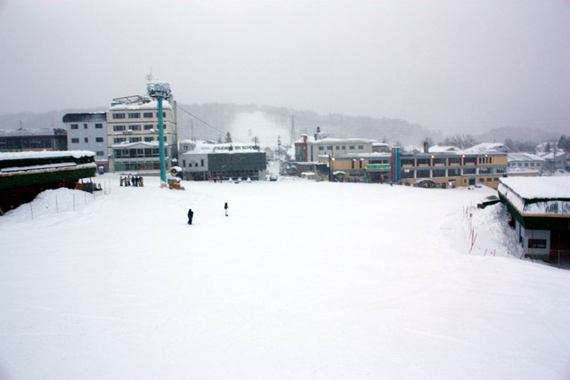 長野県 白馬 栂池スキー場　鐘の鳴る丘ゲレンデ　ベース付近